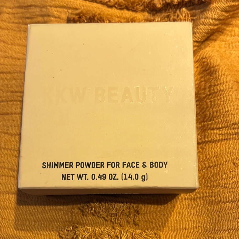 KKW Beauty Shimmer Powder “GOLD”